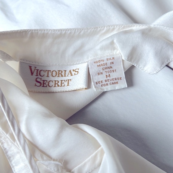 VICTORIA’S SECRET. Silk. Women’s. Medium. White. Low V in front and bk plunge. - Picture 4 of 4